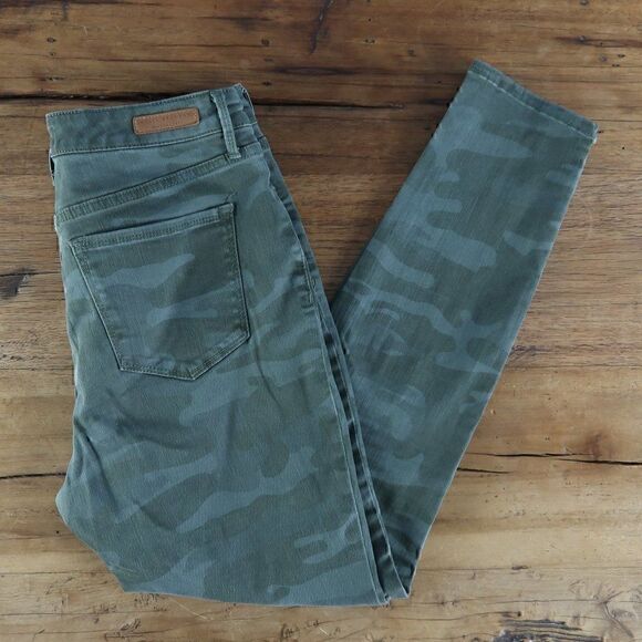 SOCIAL STANDARD BY SANCTUARY GREEN CAMO HIGH RISE SKINNY JEANS SIZE 6/28 - Picture 1 of 10